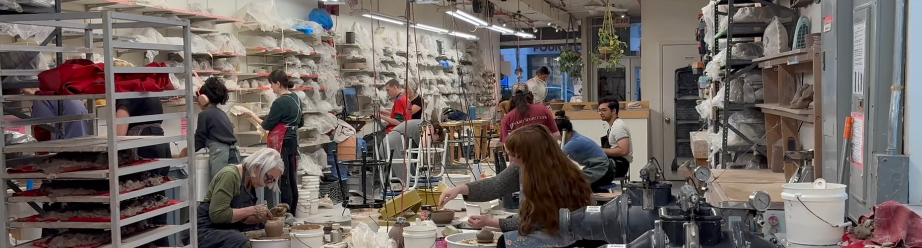 la mano pottery