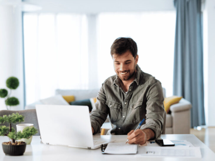 Comparing 5 Online Degrees for Digital Nomads