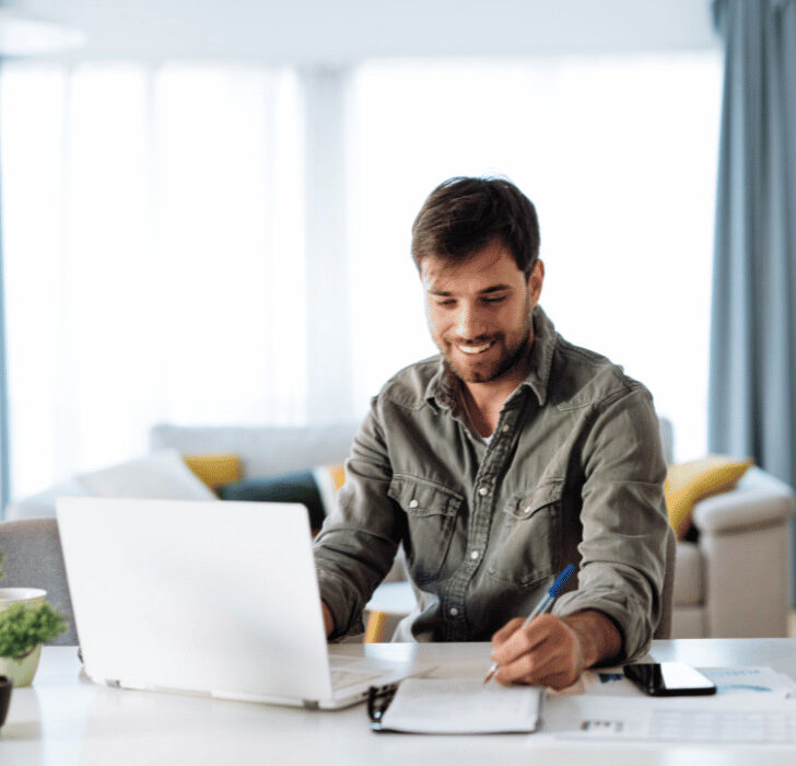 Comparing 5 Online Degrees for Digital Nomads